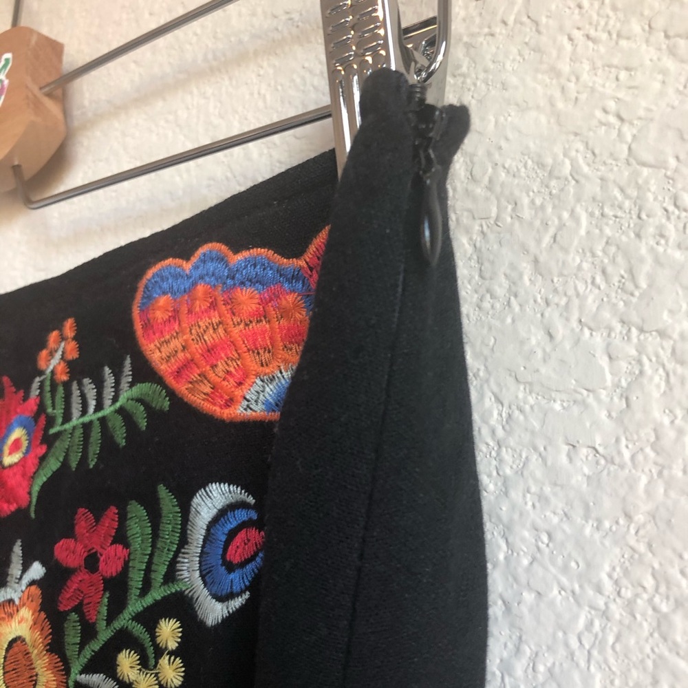 Sold Umgee Boutique embroidery skirt Size Large - Picture 7 of 12